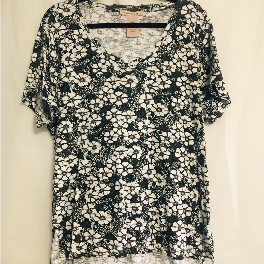 XL Black & White Short Sleeve shirt.